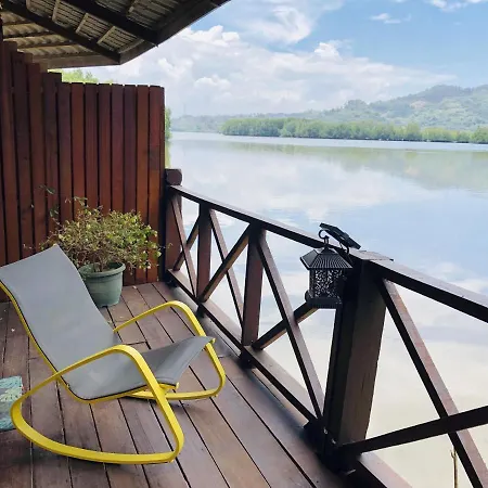 Gayang Friendly Water House Homestay